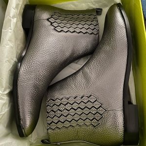 Ted Baker Women's Liveca Chelsea Boot, Gunmetal Leather, Size 9